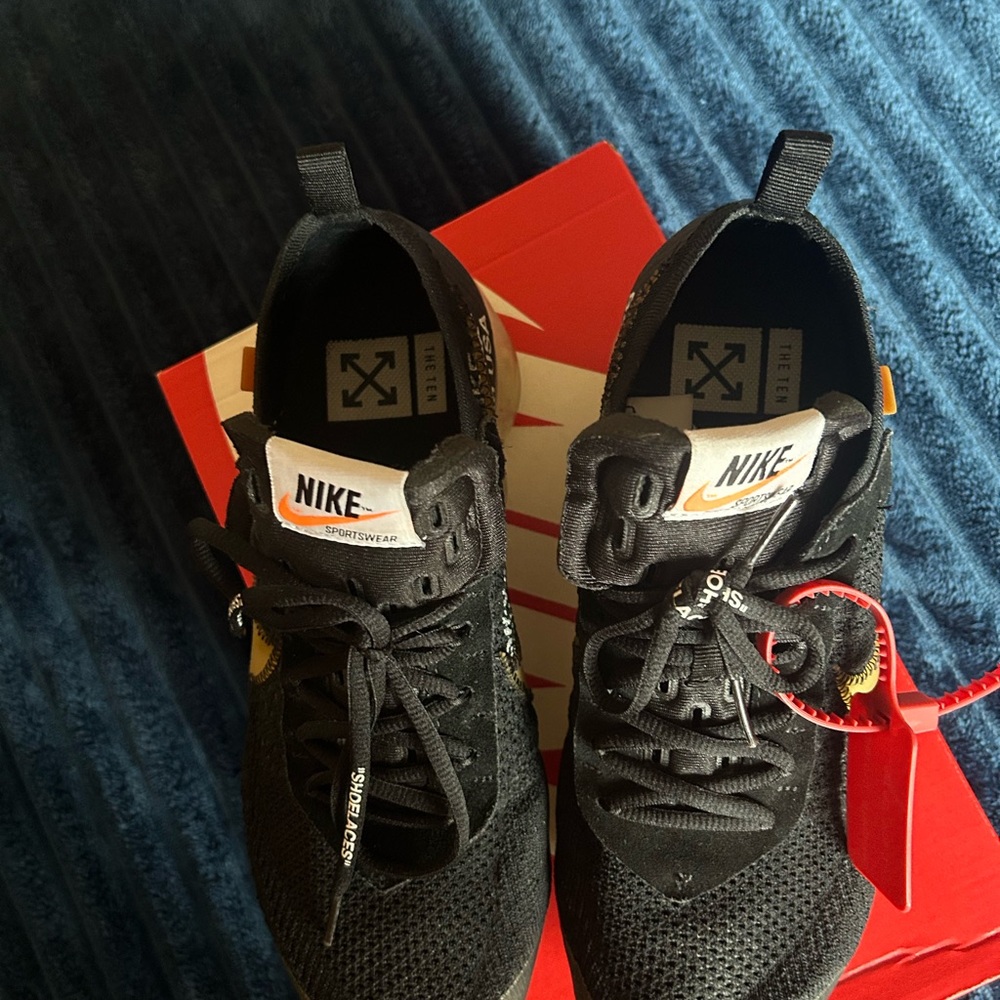 Off-White Men's Black and Orange Sneakers - Picture 3 of 5